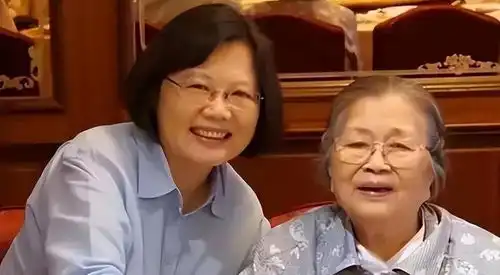 1998年,42岁的蔡英文现身上海,那时的她还期盼着两岸能统一