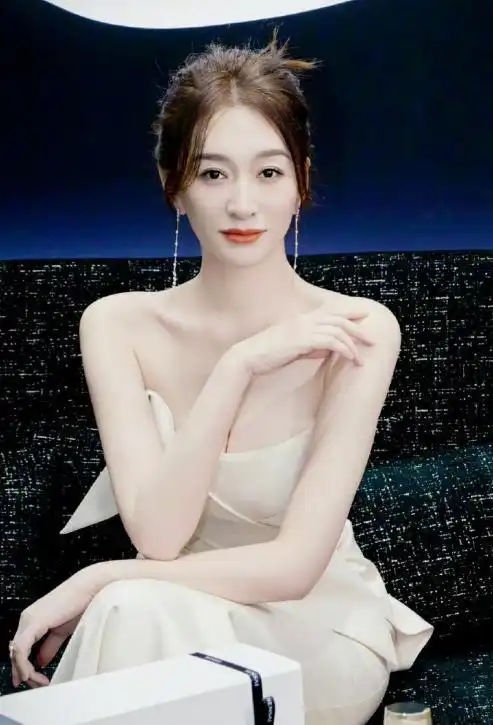 李小冉的胸刘敏涛的背许晴的腿,中年女星性感起来简直迷死人