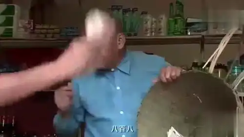 富二代到村里的小卖部消费,一包盐就花了1000块,老板高兴坏了