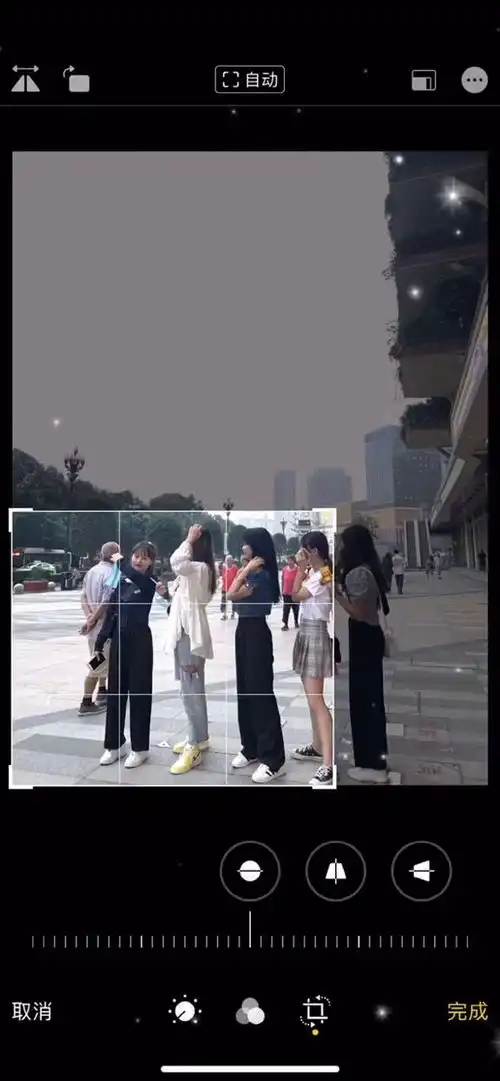我的姐妹圈里拍照不好好摆表情的小可爱也是会被截掉的哦
