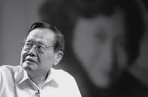 杨振宁分享长寿秘诀,坦言要活到108岁,身旁的翁帆表情很淡定