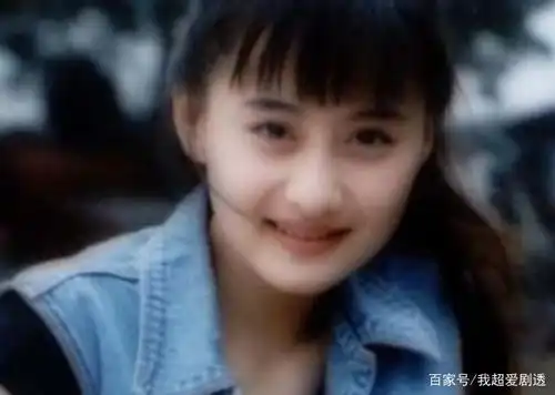 她曾让琼瑶苦等3年,45岁的她却甩不掉偶像包袱,卸妆后绝不出门