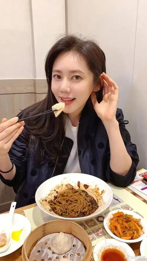 秋瓷炫表情也太甜了吧