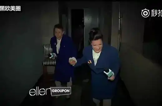 美国艾伦秀女记者万圣节去鬼屋报道,网友却只想看她的表情包...