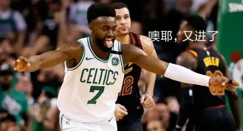 玩嗨了绿军球员吐舌卖萌,泰伦卢表情却让人尴尬