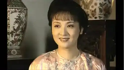 三德子睡觉被吵醒开口破骂,开门后发现是康熙,表情瞬间亮了