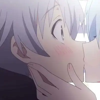 拥抱接吻动漫情侣头像一对两张二到深处自然傻