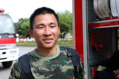 常德高温大练兵现表情包,高层防火逃生有妙招
