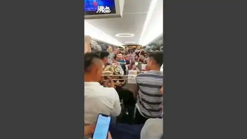 表情弯腰捡国旗的兵哥哥是国庆阅兵的升旗手手机新浪网表情