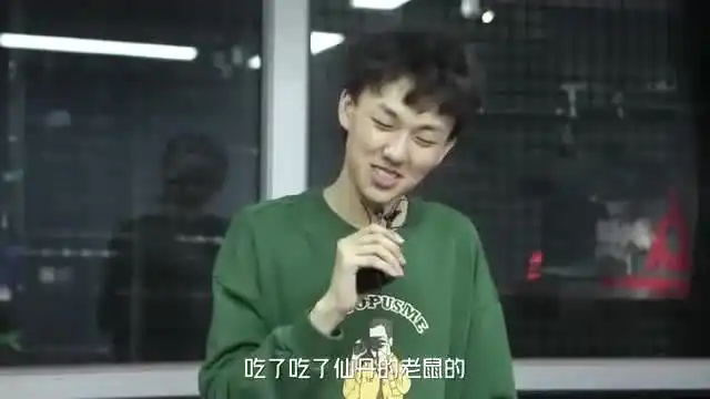 田燚斯外戈被冷笑话套路,蔡维泽竟给表情包配这样的字