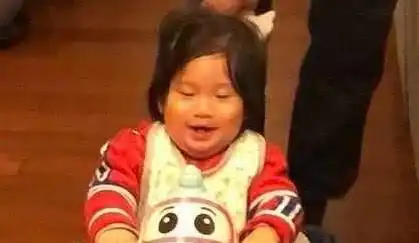 冉莹颖晒小儿子萌照,1岁冉明羲胖乎乎像极轩轩小时候