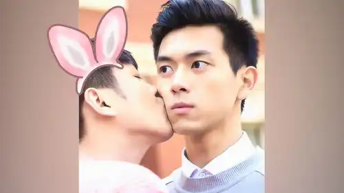 李现遭女粉丝偷亲,李现表情一脸懵,像个150斤的孩子