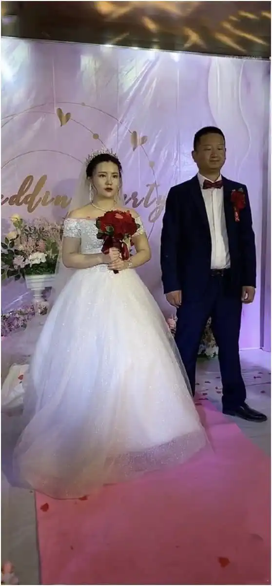 网红giao哥结婚现场曝光,笑容灿烂一脸憨厚,新娘表情却耐人寻味