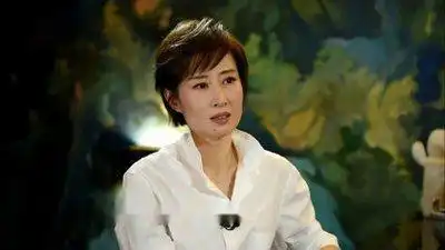 老戏骨刘敏涛离婚后,富豪前夫从不看望女儿,今43岁爆红活出自我