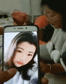 搞笑gif趣图现在的美女啊,走在大街上随便穿,分分钟成为焦点