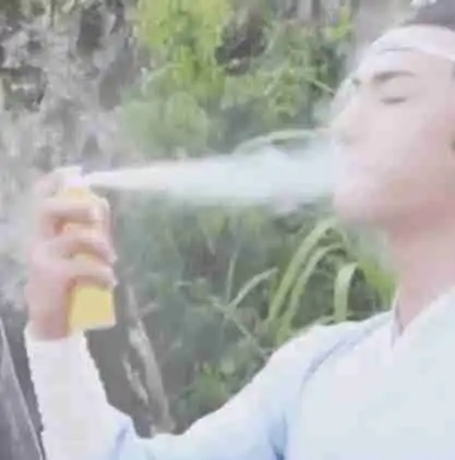 王一博进阶喷喷雾,两千块待遇好表情变化大,tag过分粉丝怒了