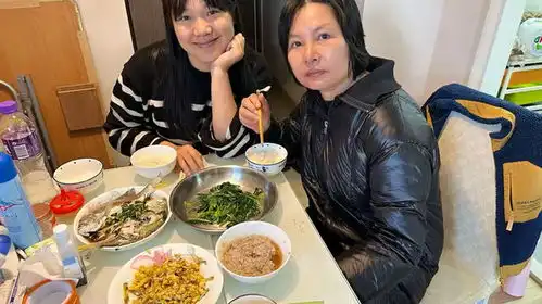 香港梅超风看我感冒了过来照顾我,她买菜做饭全包了,我好感