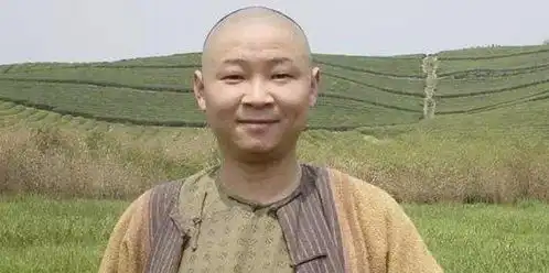 张国立两位搭档三德子养鸡身价过亿,消失20年的法印去哪了