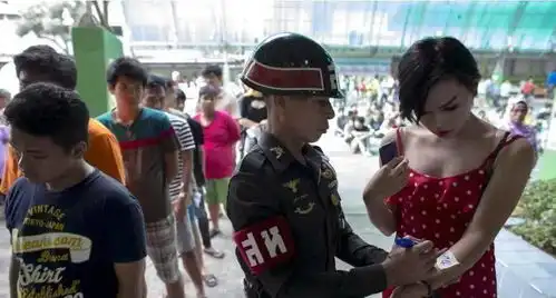 泰国征兵现场,抽中当场香消玉殒,太精彩了