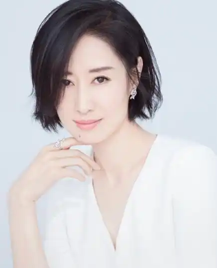 气场靠的从来不是站位刘敏涛年过四十的女人照样魅力四射
