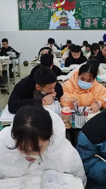 短短十分钟,女生就问了五次男生无奈又带不动的眼神,真是令人心酸女生小心翼翼询问又恍然大悟的表情