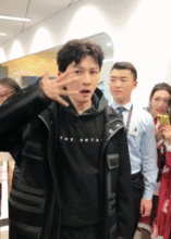 苏有朋与新浪小编欢乐互动重现蛙哥经典表情包