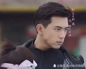 韩商言让佟年从他口袋拿钥匙,谁注意到他的表情网友刷了n遍