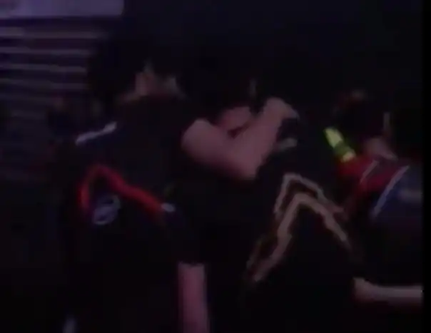 lol我们都是追光者阿光发和ktsmebdeft合照一起吐舌头