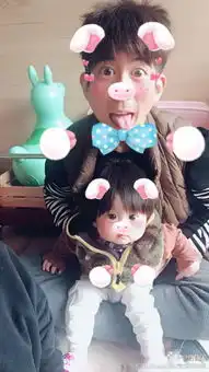 贾静雯一家搞怪自拍咘咘傲娇表情呆萌可爱