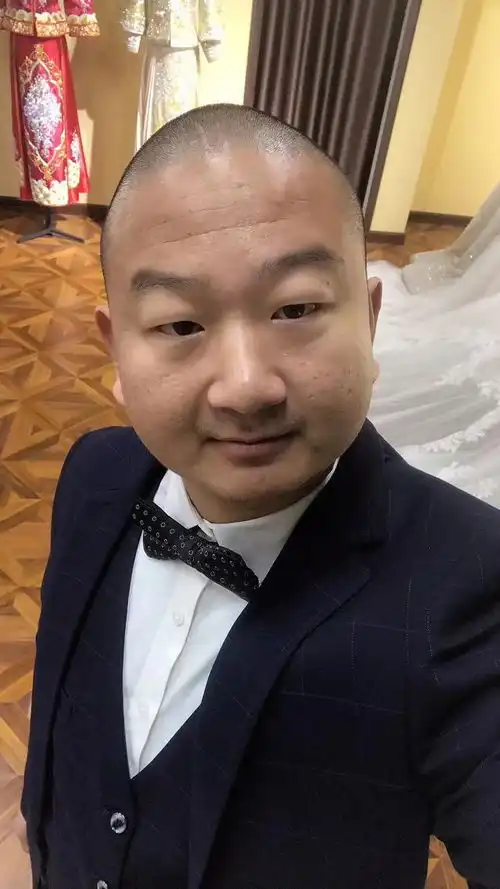 giao哥要结婚朋友圈晒西装超帅气,新娘婚纱照曝光身材曼妙