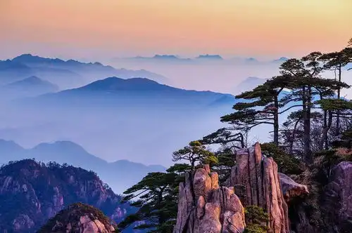 黄山出行攻略去海拔1600米的山巅,等太阳回家,陪星星说话