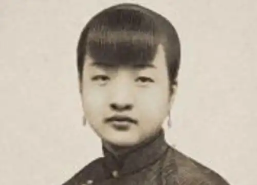 她16岁苦等初恋,初恋10年后回来身边已有女人,她气不过创百乐门
