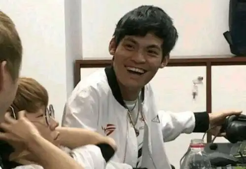 我们都是追光者mouse光之笑容席卷各大赛区